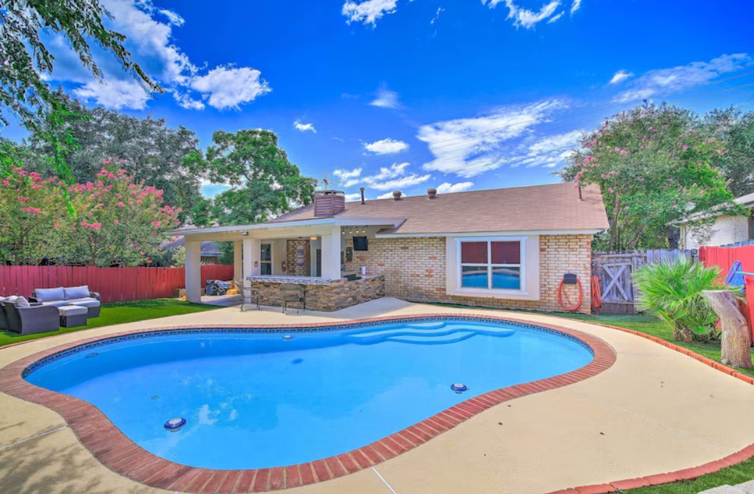 houses-in-texas-with-pool-san-antonio